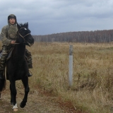 Верхом.